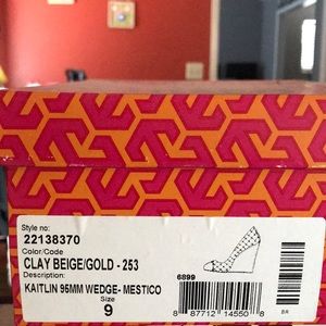 Tory Burch Kaitlin wedge size 9 in clay beige/gold